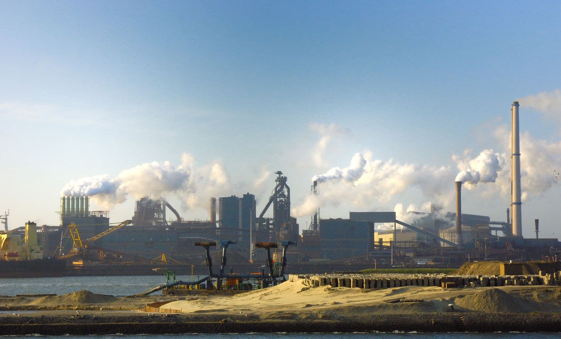 Hormus-Preisschock trifft Stahl und Chemie – Bund plant Industriestrompreis