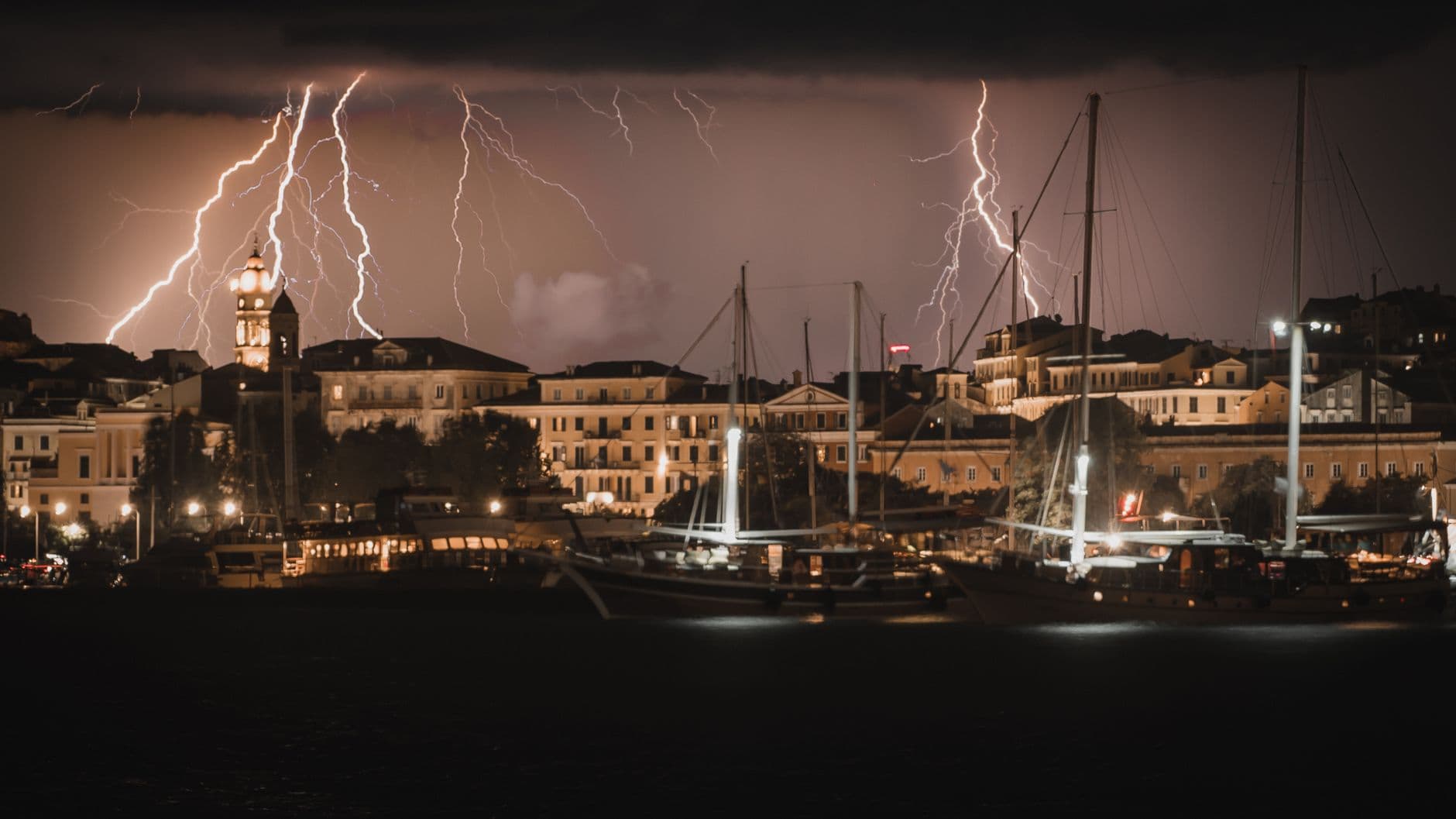 Herbstferien am Mittelmeer: Wann Unwetter eine kostenlose Reisestornierung erlauben