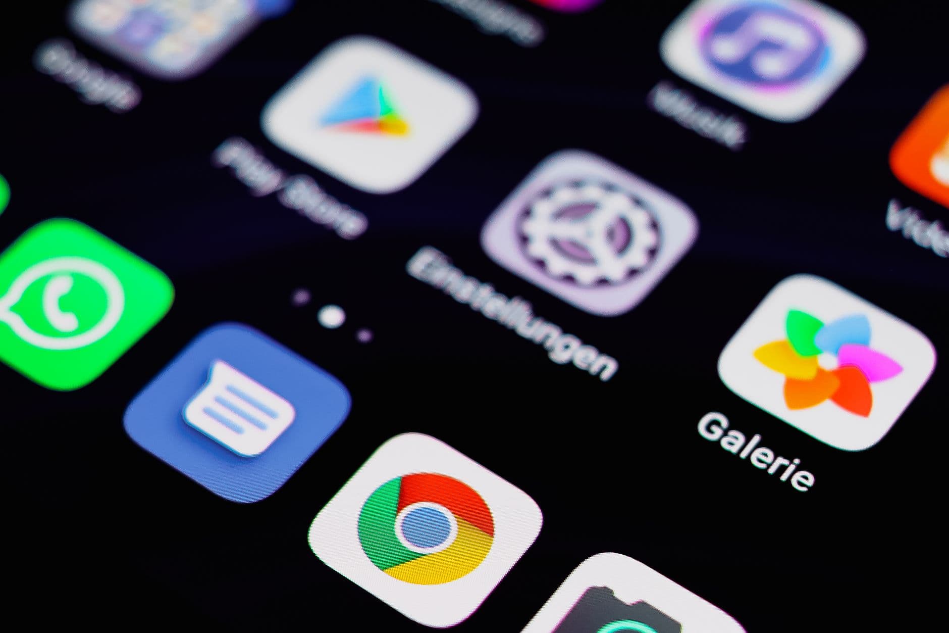 Handydiebstahl auf Volksfesten: Diese Schutzfunktionen von iOS und Android helfen