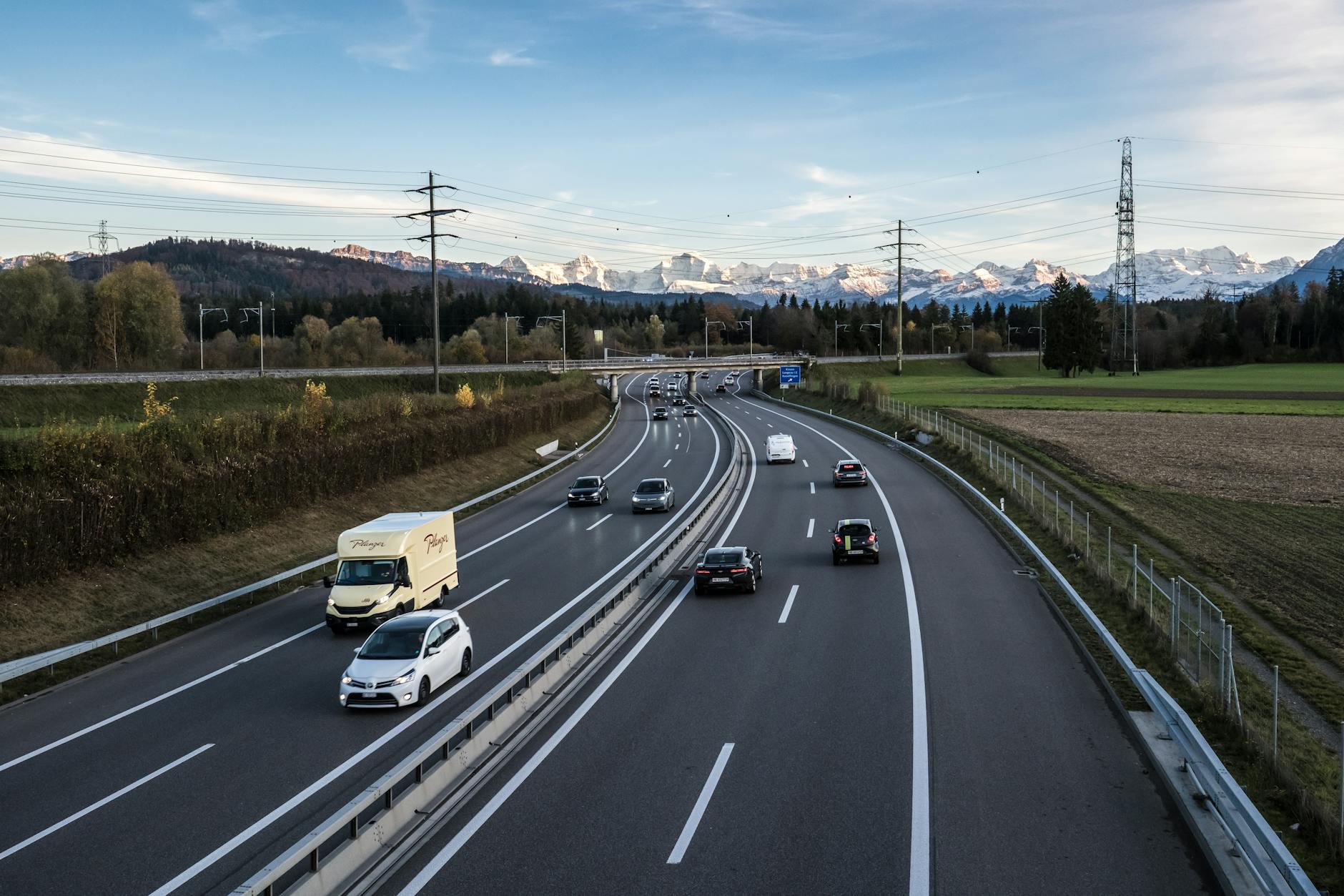 Ferienstart trifft Tankrabatt-Ende: Wie Autoreisende die Sommersaison kalkulieren