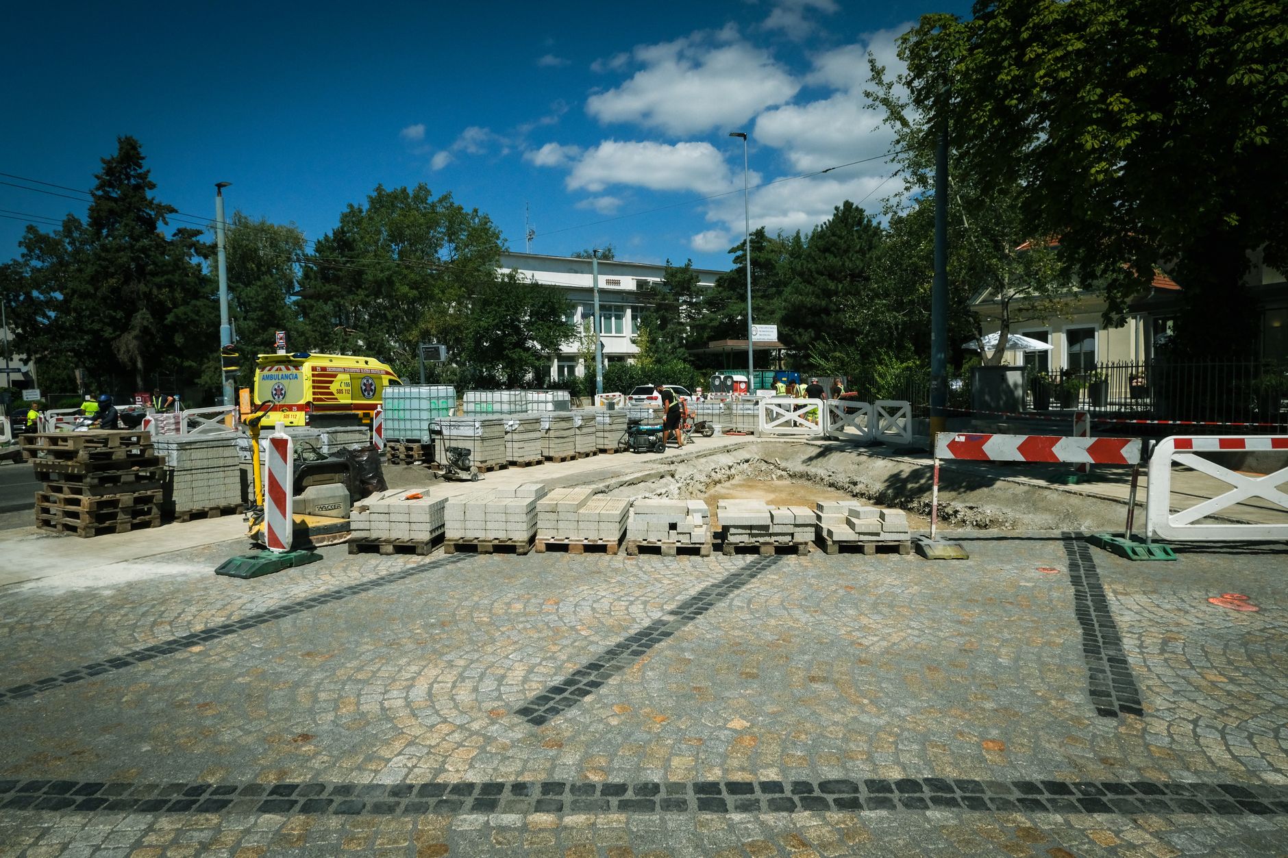 Kommunale Bewässerungsverbote im August 2026: Anwohner kritisieren widersprüchliche Regeln